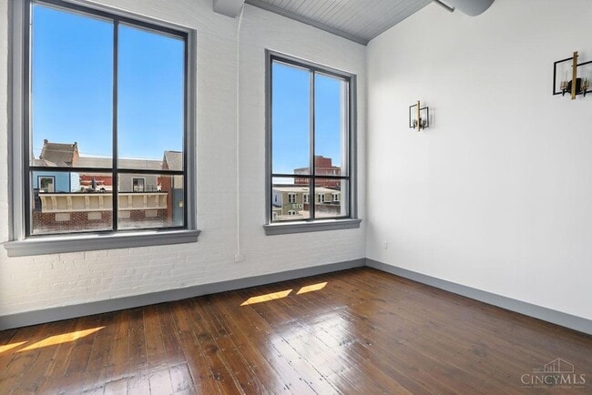 Building Photo - 222 W 15th St