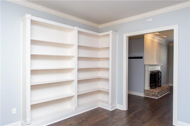 Building Photo - 118 Fox Run Dr