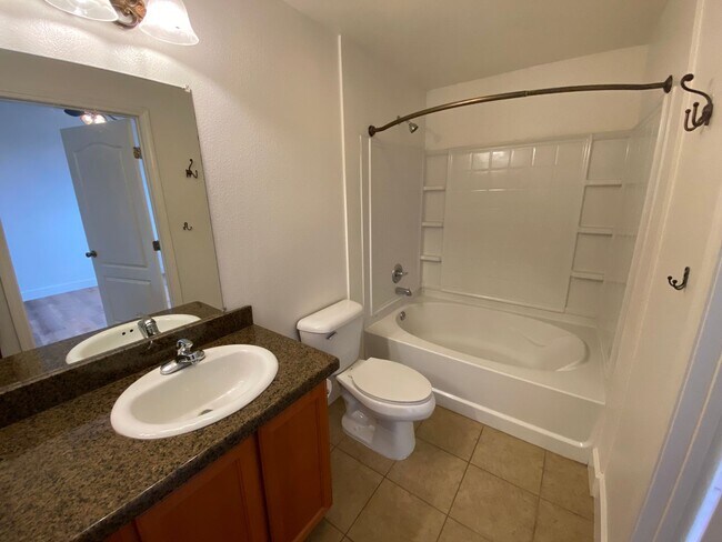 Building Photo - Beautiful Phoenician Apartments - 2 Bed, 2...