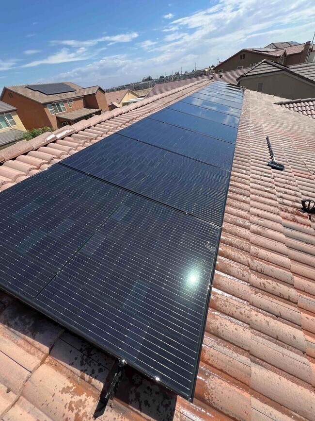 Building Photo - Beautiful Home for rent in Visalia, Ca