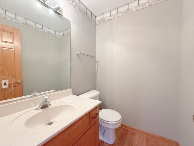 Building Photo - 1278 Knolls Ave S