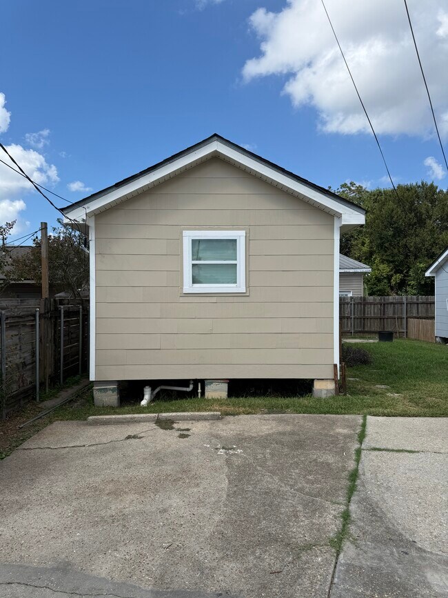 Building Photo - 4117 7th St