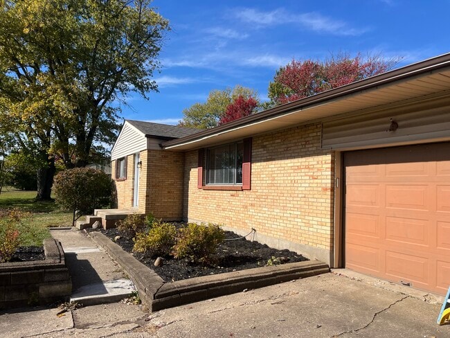 Building Photo - 7080 Millikin Rd