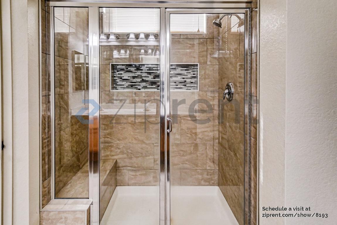 Building Photo - 1833 Rail St