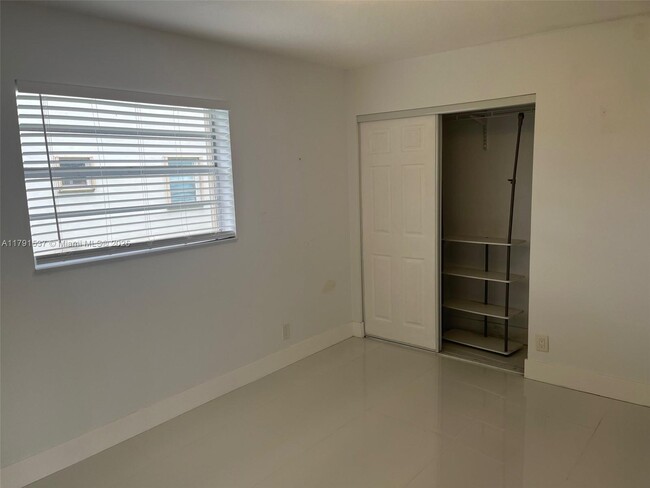 Building Photo - 98 Normandy Ln