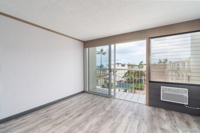 Building Photo - Fully Renovated Beachfront Studio