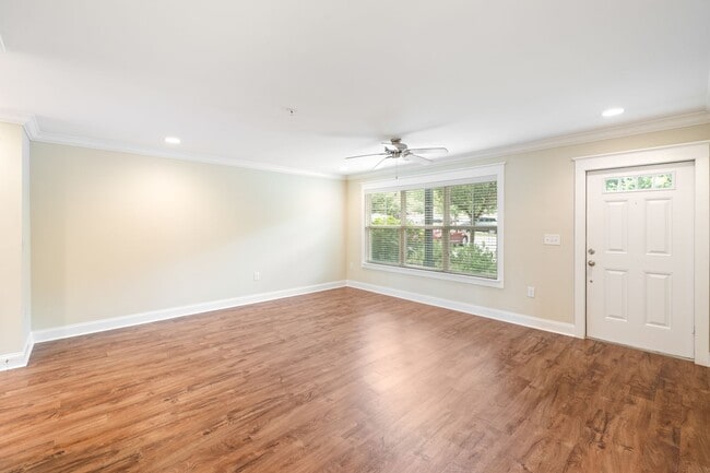 Building Photo - 3 Bedroom Flat Available at the Woodlands - REDUCED DEPOSIT