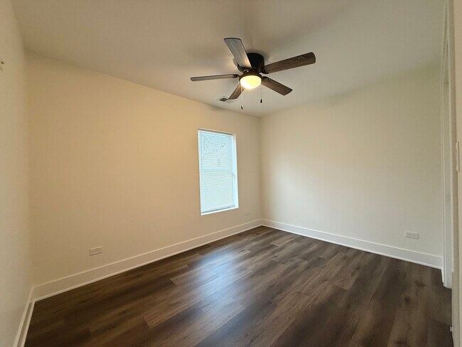 Building Photo - 114 Stephen St