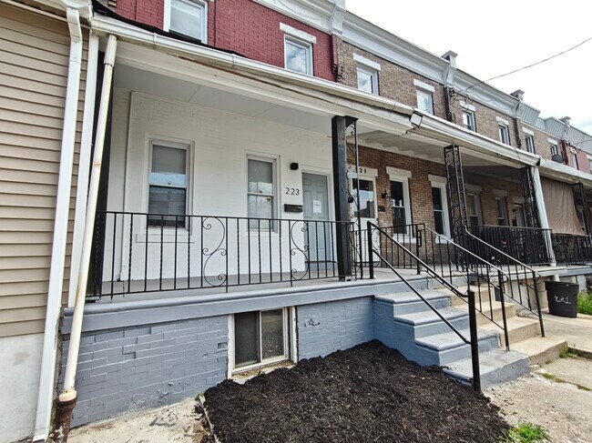 Building Photo - 223 N 58th St