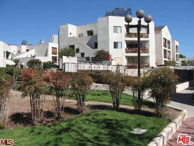 Building Photo - 1118 Valencia St