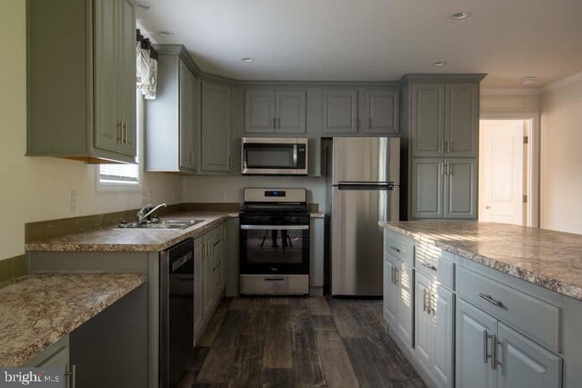 Building Photo - 200 Beechwood Ave