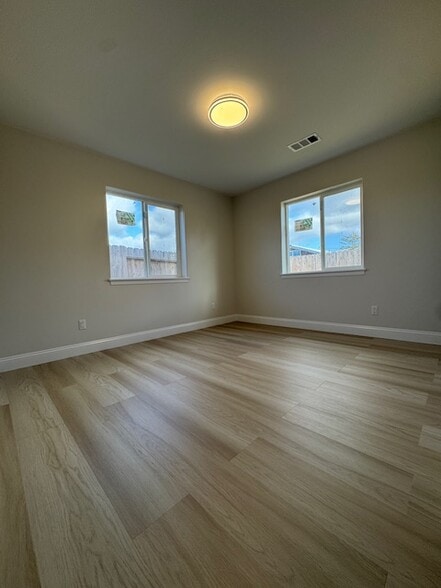 Building Photo - 2205 Golden Star Ct