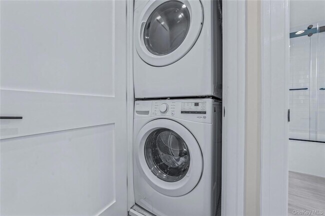 Building Photo - 110 School St