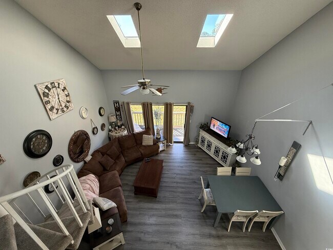 Building Photo - 1065 Plantation Dr W