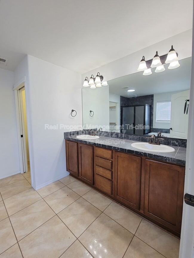Building Photo - 5017 Laredo Dr