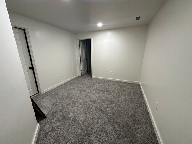 Building Photo - Private Basement Suite in Shared Lehi Townhome, Shared Kitchen