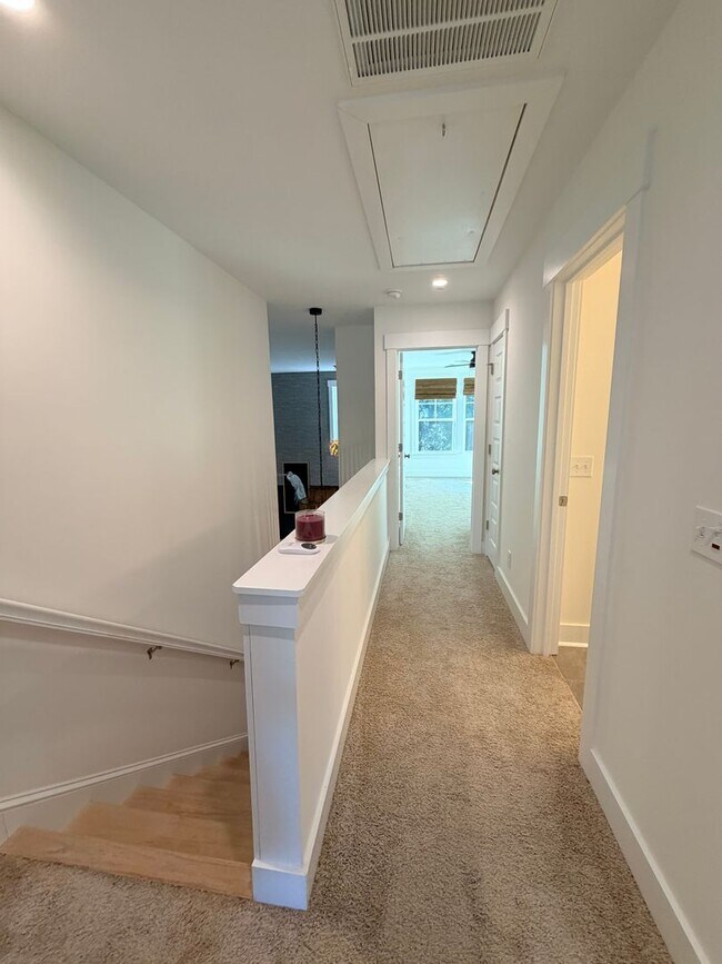Building Photo - Four Bedroom Town Home in Old Stoney Village- Two Primary Suites