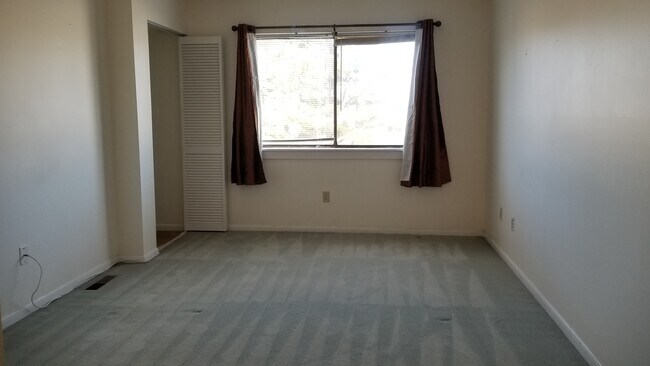 Building Photo - 212 Crosswoods Rd