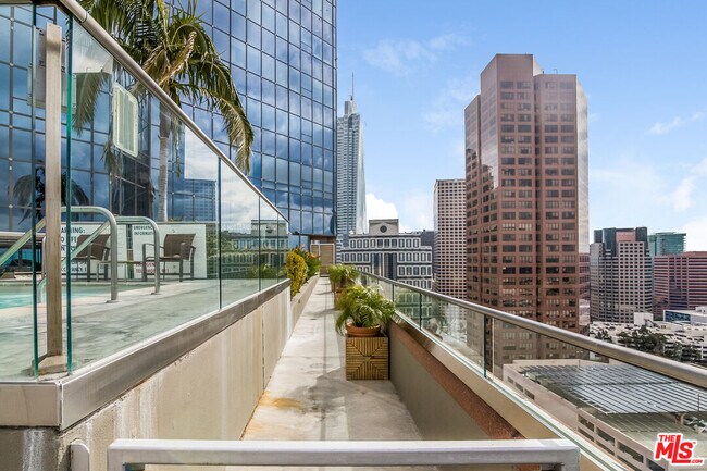 Building Photo - 1100 Wilshire Blvd