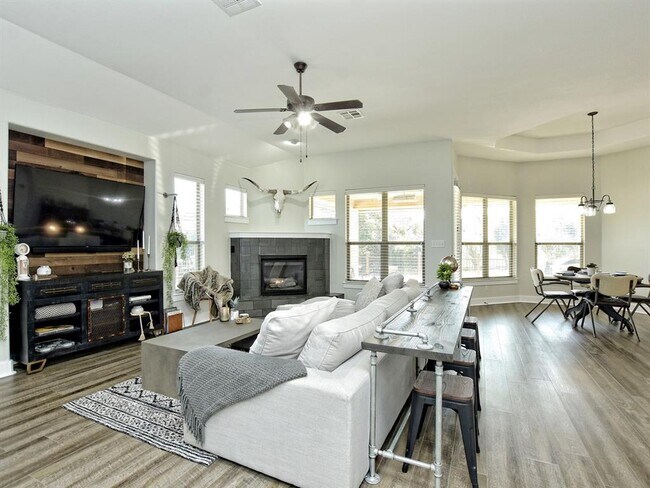 Building Photo - 214 Rivulet Ln
