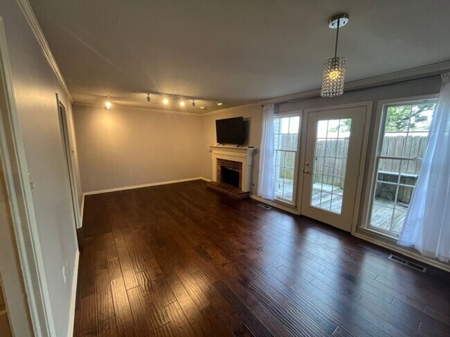 Building Photo - 2805 Foxcroft Rd