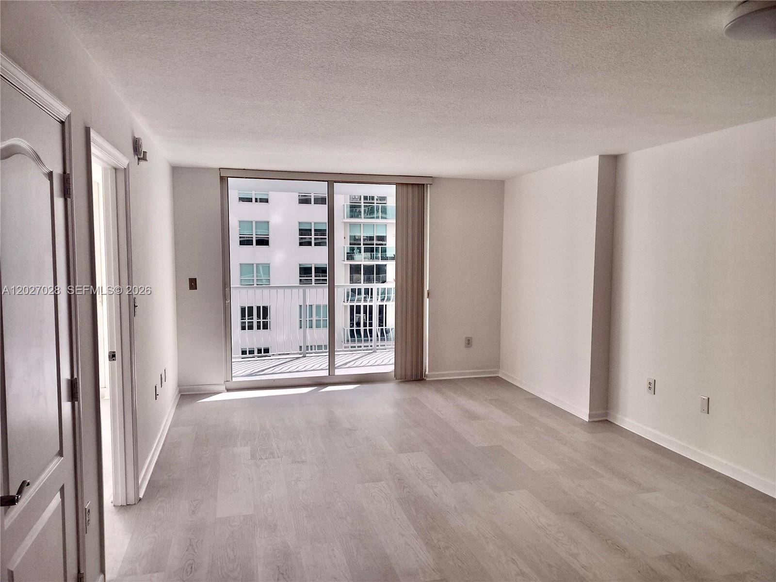 Building Photo - 1200 Brickell Bay Dr
