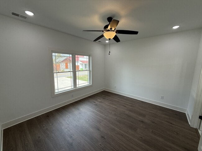 Building Photo - 1009 W Main St