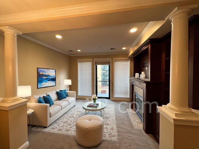 Building Photo - 1 Bed 1.5 Bath Theater District Condo + Amenities