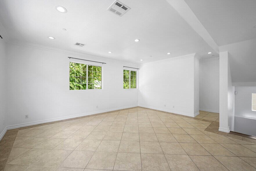 Building Photo - 6827 Valmont St