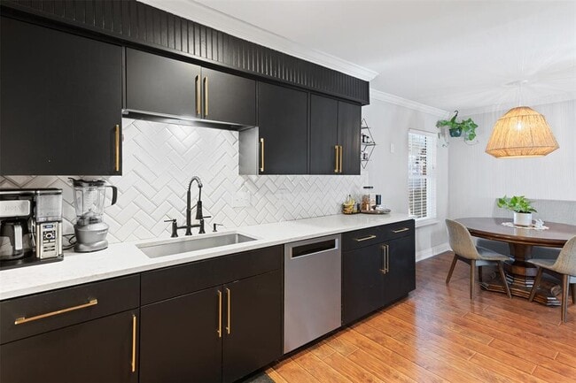 Building Photo - 3909 Holt Dr