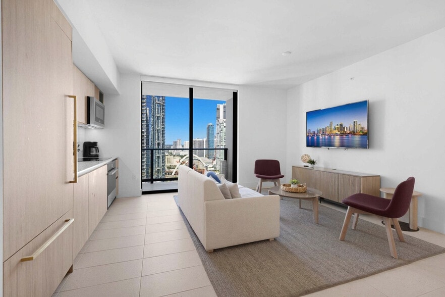 Building Photo - 601 NE 1st Ave