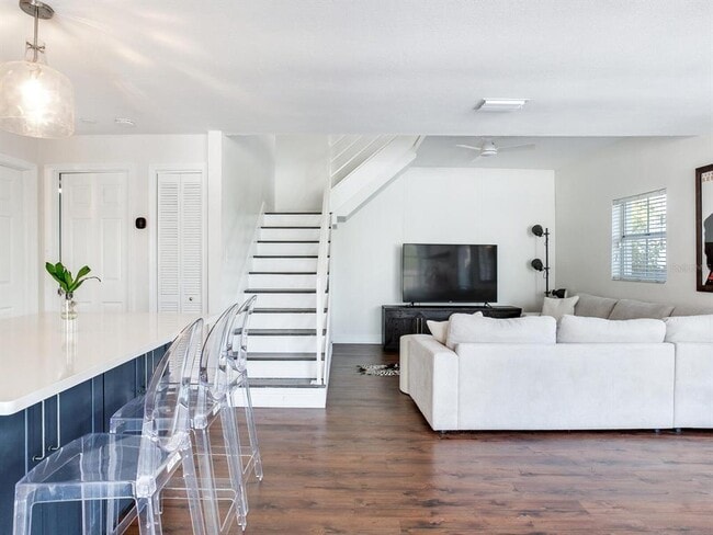 Building Photo - 3219 W San Juan St