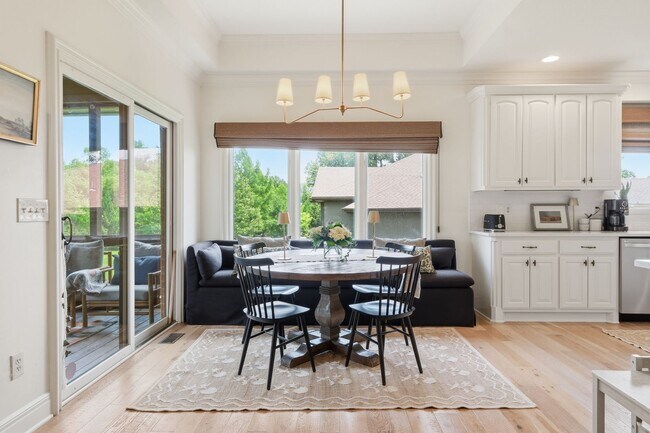 Building Photo - {10500} Luxury Living in Mills Crossing Estates +  Spacious Floorplan with Designer Finishes