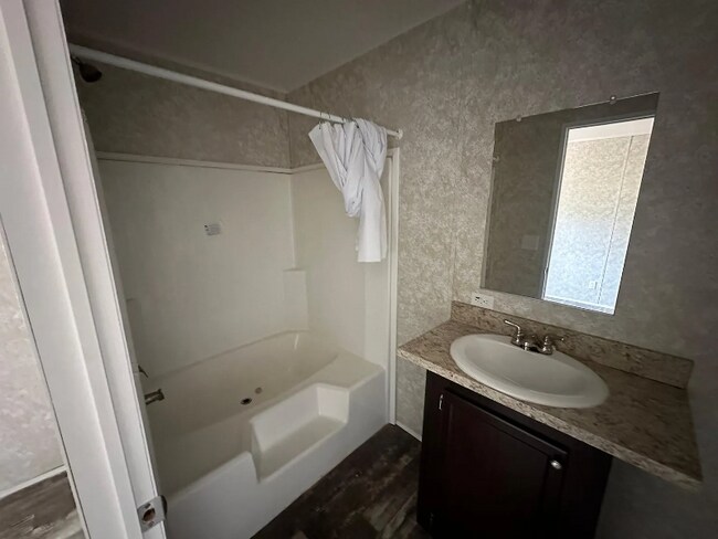 Building Photo - 55099 Zweifel Rd