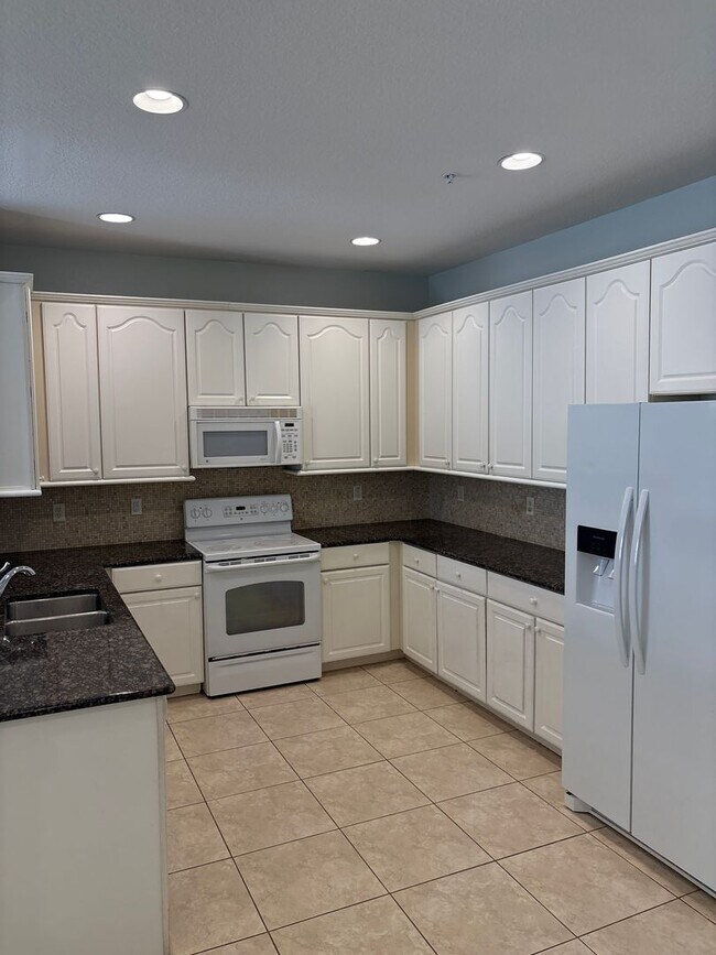Building Photo - Cypress Reserve - 3 bedroom 2 bath townhouse