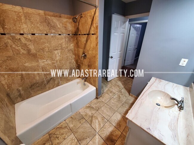 Building Photo - Beautiful Shawnee Home-AVAILABLE in JUNE!!