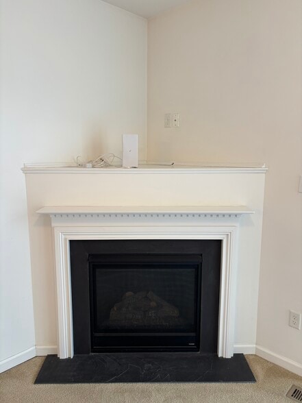 Building Photo - 300 Milkweed Dr