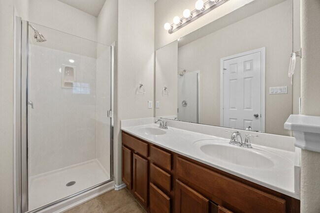 Building Photo - Updated Scofield Villas Condo with Garage & Private Yard