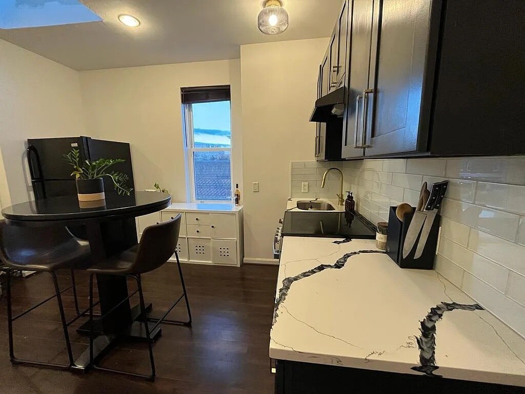 Building Photo - 2517 Saint Paul St