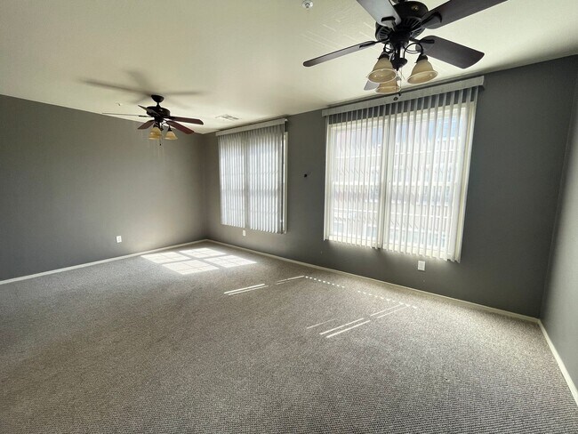 Building Photo - Prime Gilbert 3 Bedroom/2.5 bath 1st floor bonus room, 3 community pool's