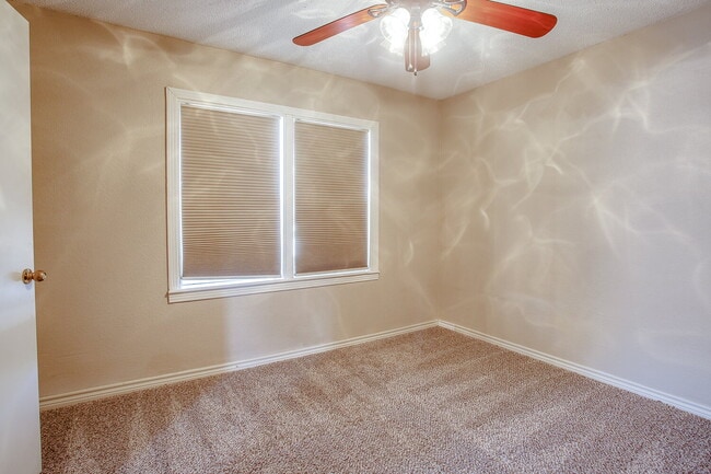 Building Photo - Pre-lease! Spacious 2 Bedroom with an extra room near Medical and TTU
