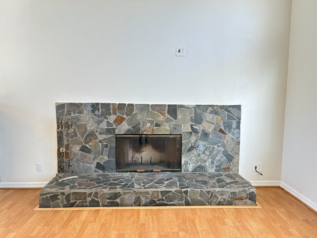 Building Photo - Newly Updated 4-bedroom, 3-bathroom home located in a great area of San Bernardino