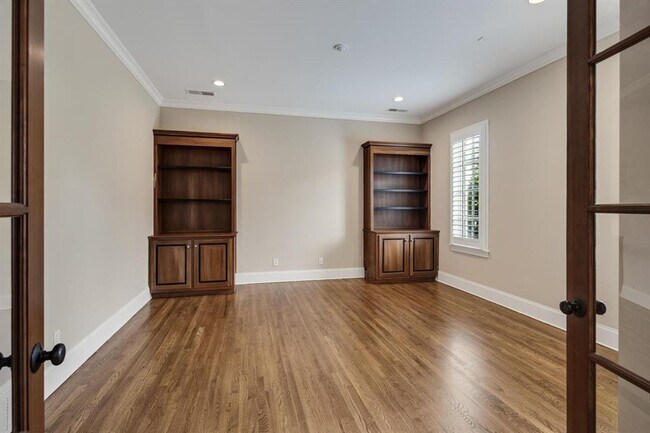 Building Photo - 6597 Heronswood Cove