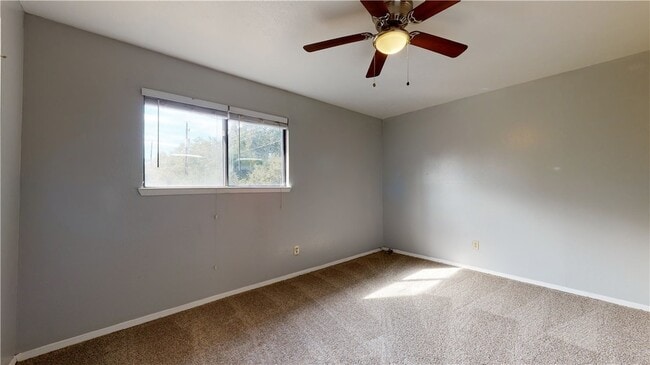 Building Photo - 1002 Verde Dr