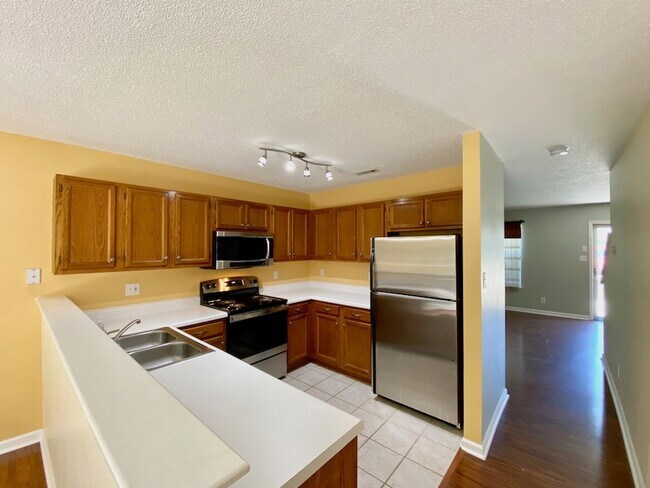 Building Photo - 2126 Alpine Rd