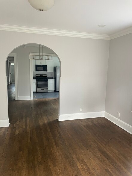Building Photo - 998 Woodbourne Dr SW