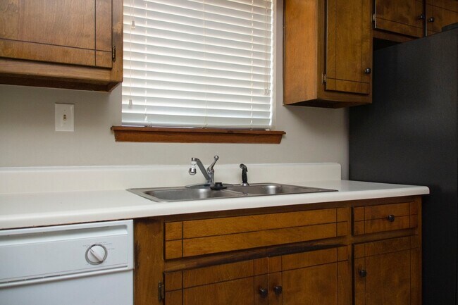 Building Photo - Heart of Madison City! Madison City Schools!