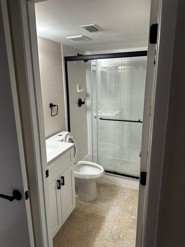 Building Photo - 7221 Golf Colony Ct