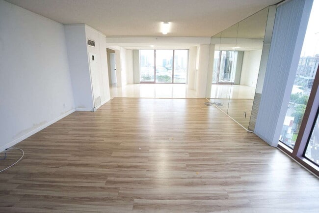 Building Photo - Spacious 2BR/2BA w/ Views, Lanai & 2 Parking – One Waterfront Tower