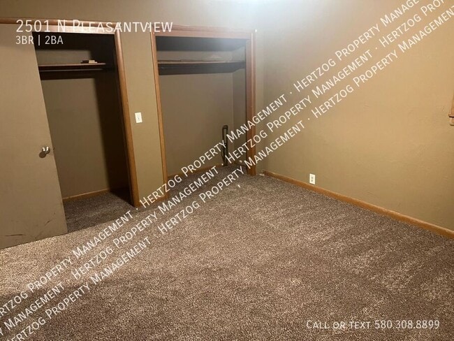 Building Photo - 2501 N Pleasantview-